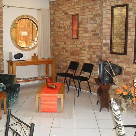8 Royal Palm B&B Umhlanga Rocks Екстериор снимка
