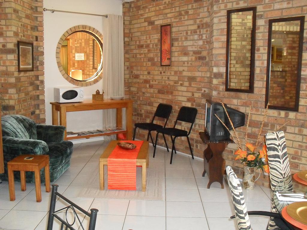 8 Royal Palm B&B Umhlanga Rocks Екстериор снимка