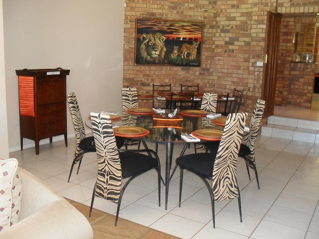 8 Royal Palm B&B Umhlanga Rocks Екстериор снимка