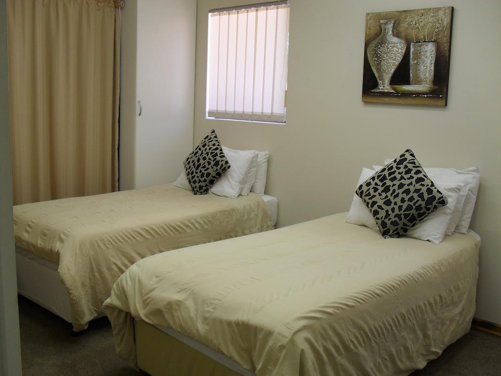 8 Royal Palm B&B Umhlanga Rocks Стая снимка