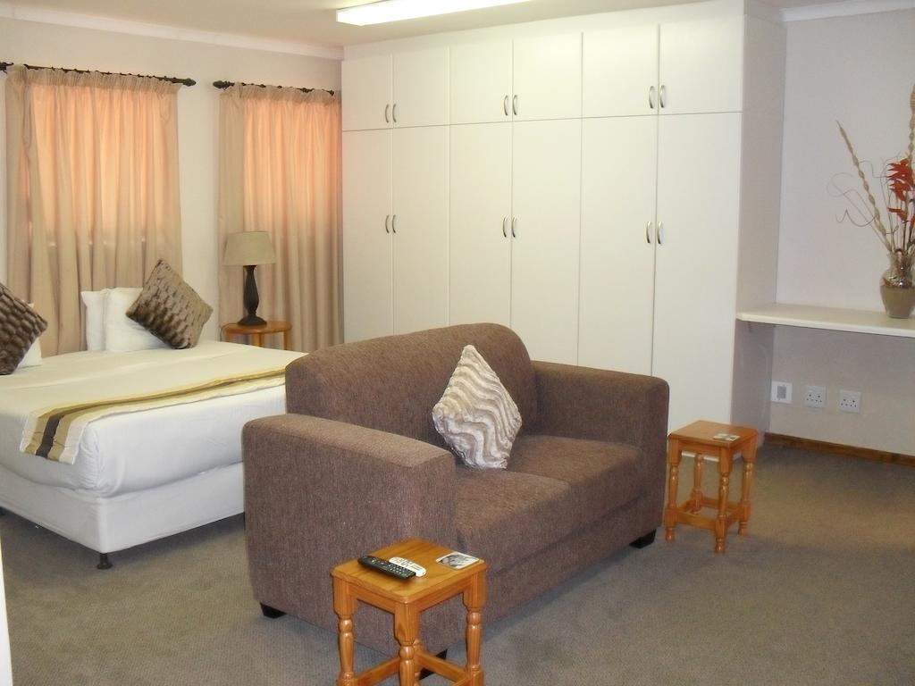 8 Royal Palm B&B Umhlanga Rocks Стая снимка