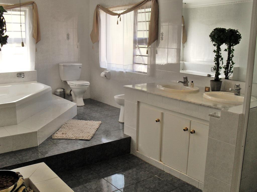 8 Royal Palm B&B Umhlanga Rocks Стая снимка