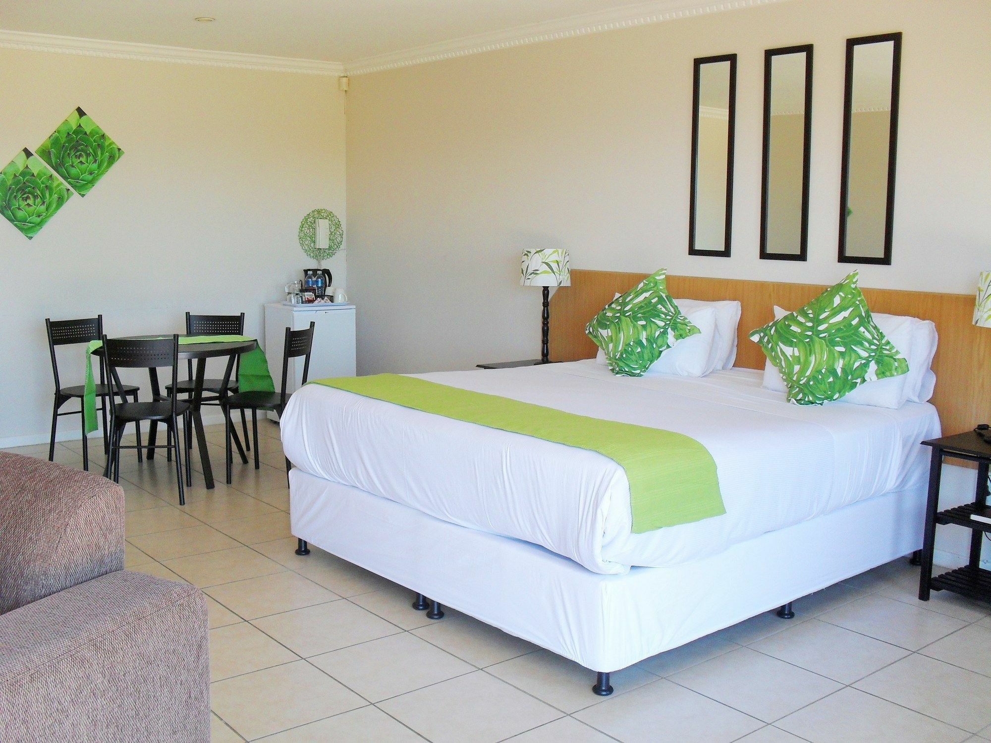 8 Royal Palm B&B Umhlanga Rocks Екстериор снимка