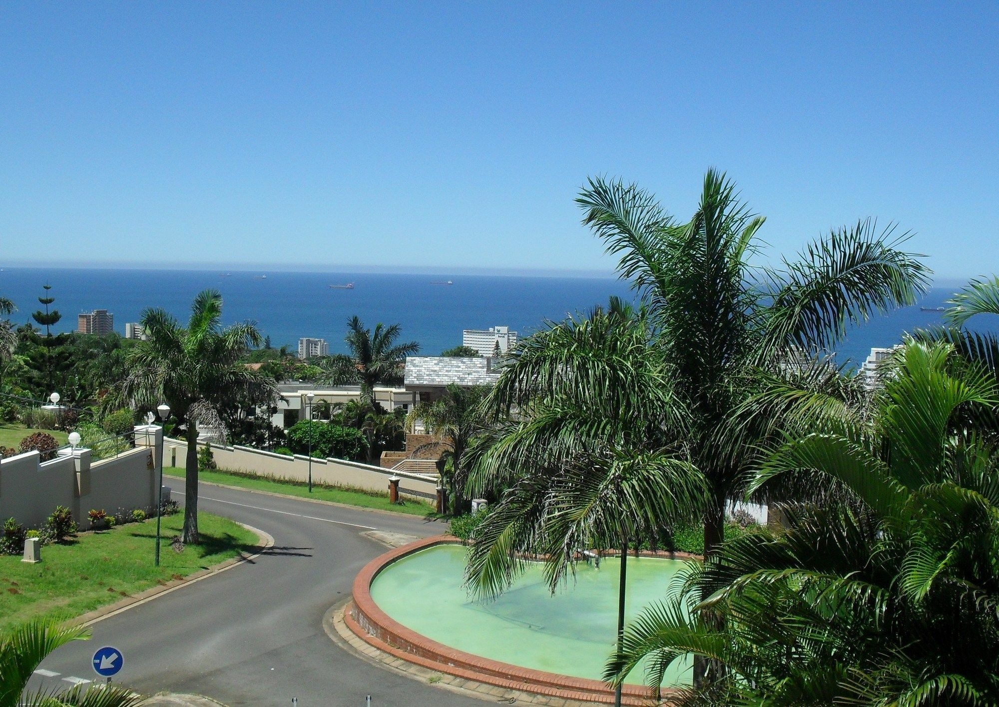 8 Royal Palm B&B Umhlanga Rocks Екстериор снимка