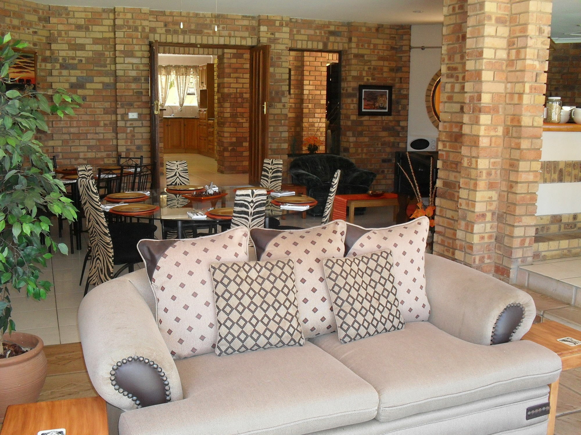 8 Royal Palm B&B Umhlanga Rocks Екстериор снимка